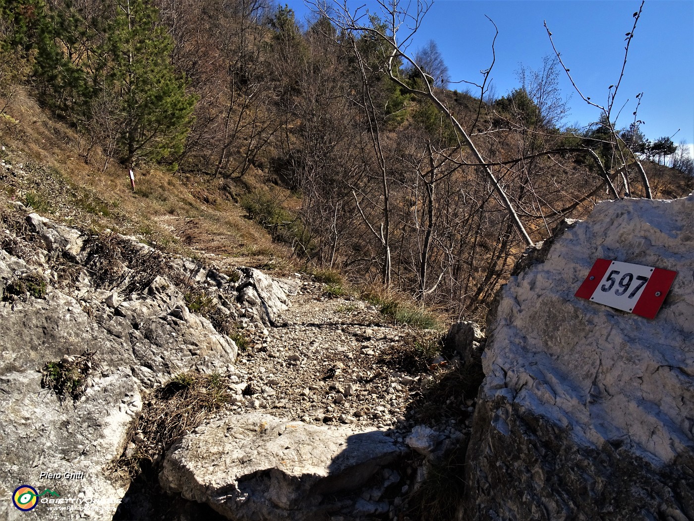 33 Proseguo sul sent. 597.JPG